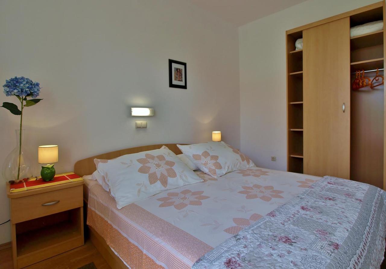 Apartments Eufemija Раб Экстерьер фото